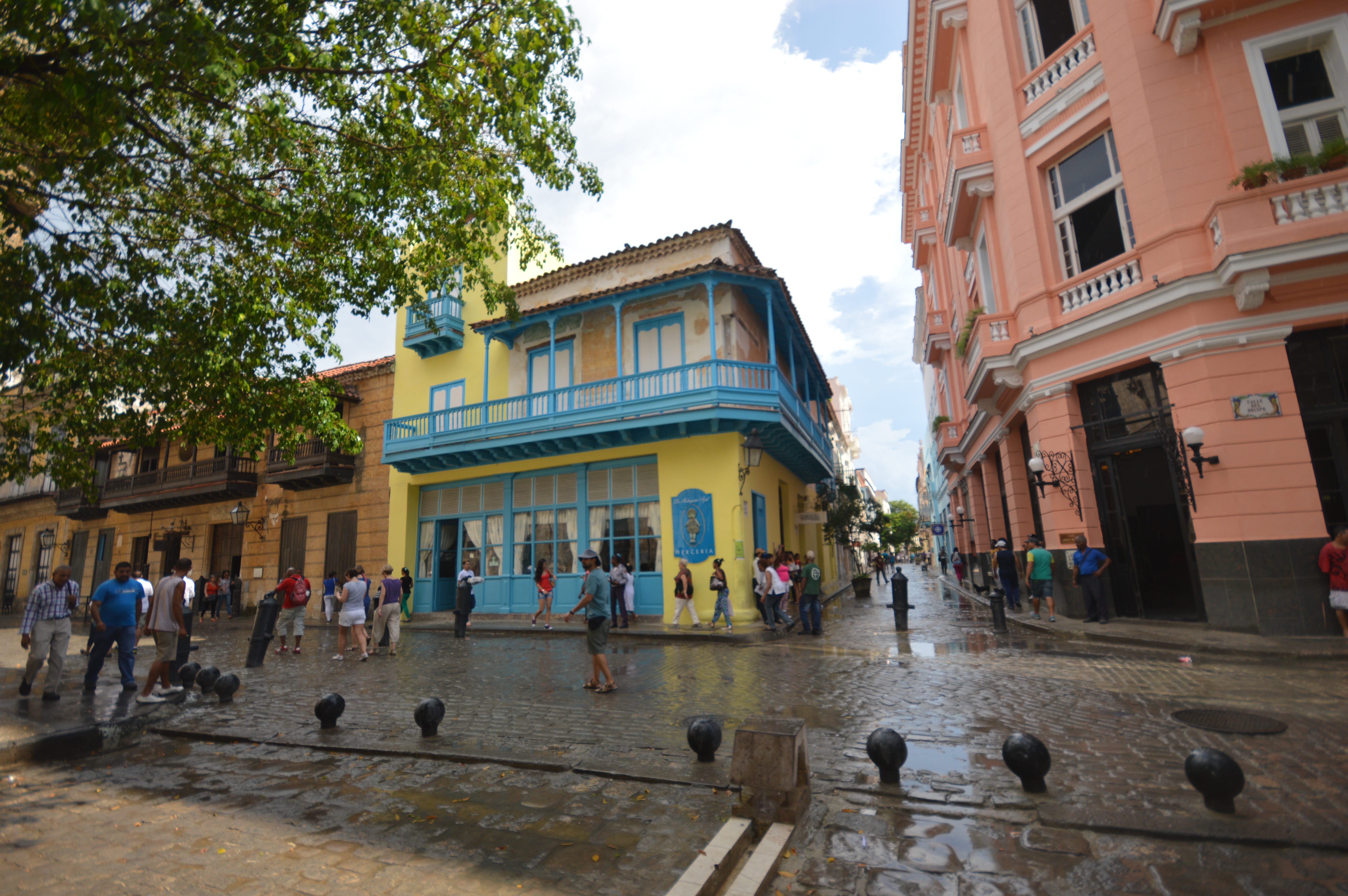 Central_Corner_of_Mercaderes_and_Obispo_D3200_10092015_545.jpg