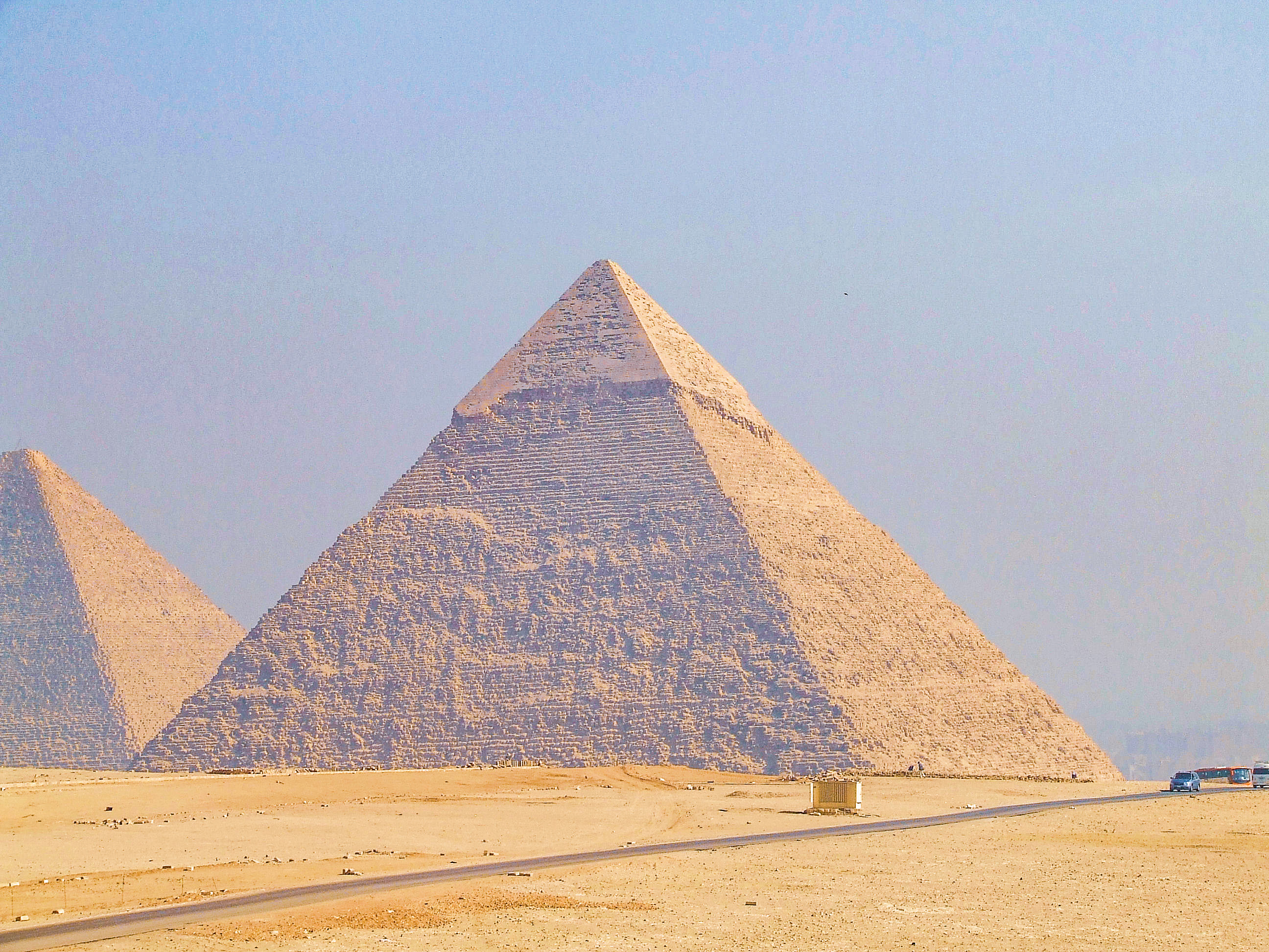 Pyramid_of_Khafre_20101125_Picture_023.jpg