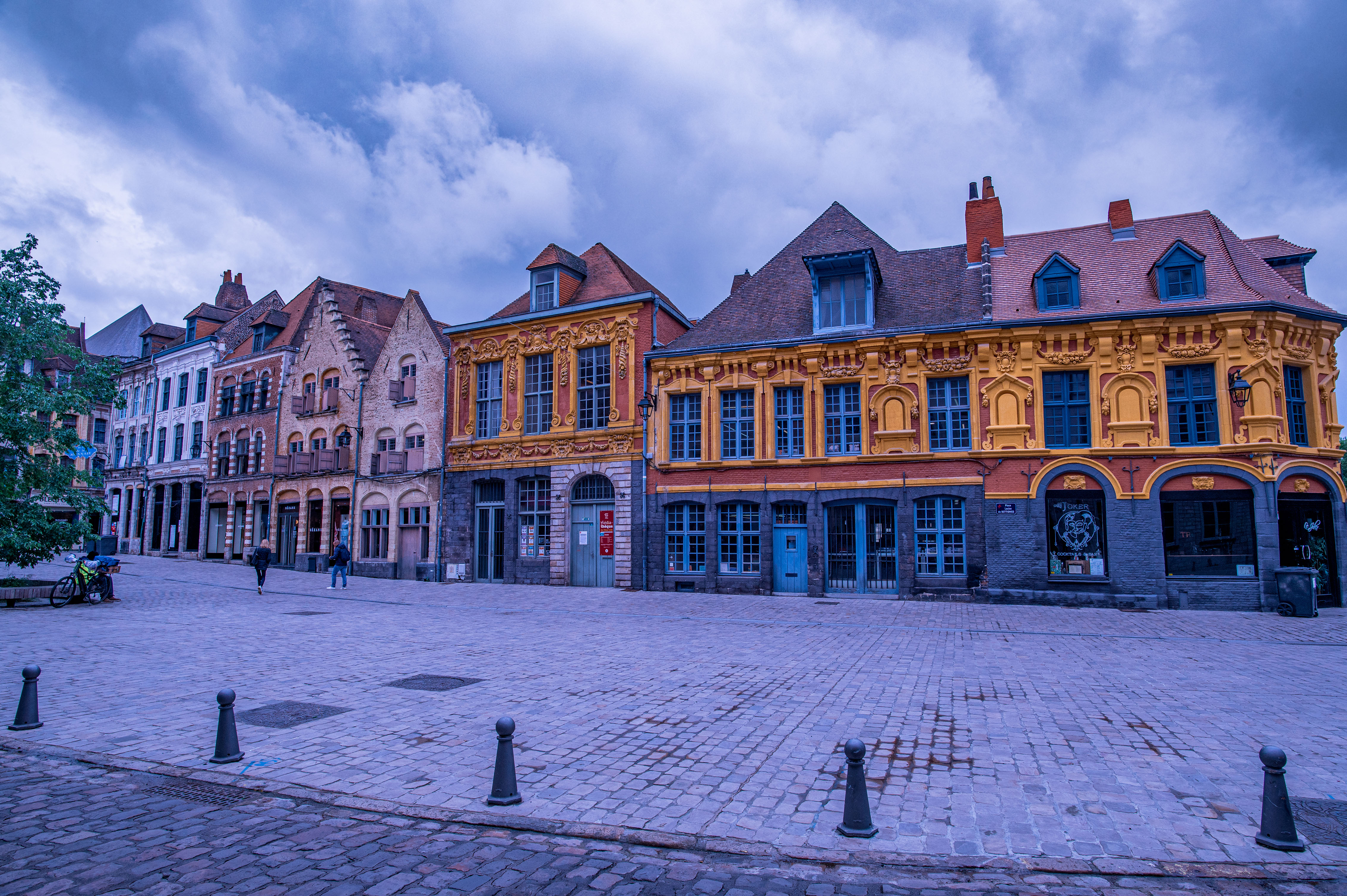 Place_Louise_de_Bettignies_D780_05102023_003.jpg