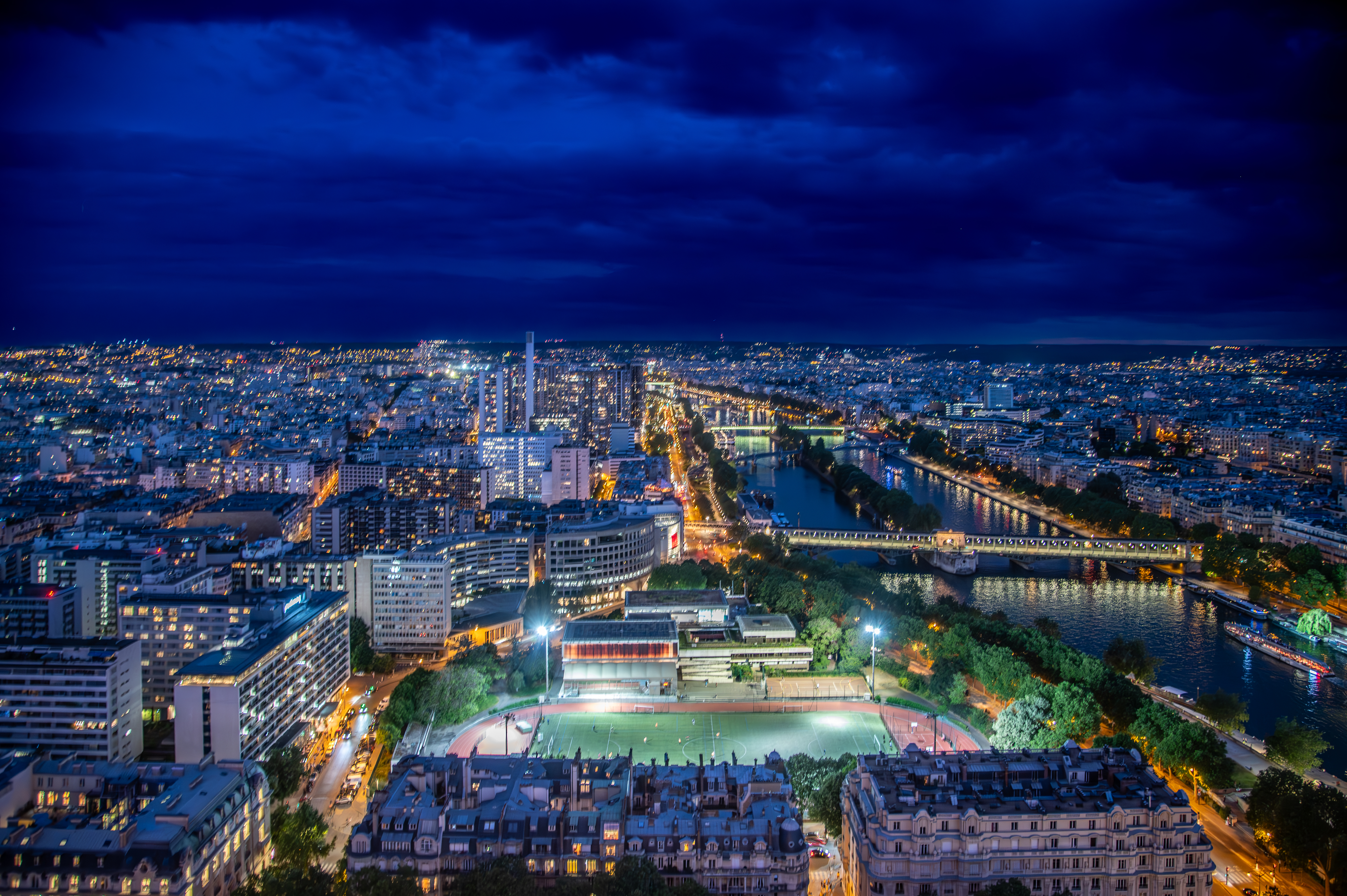 Dusk_at_the_Eiffel_Tower_D780_05172022_715.jpg