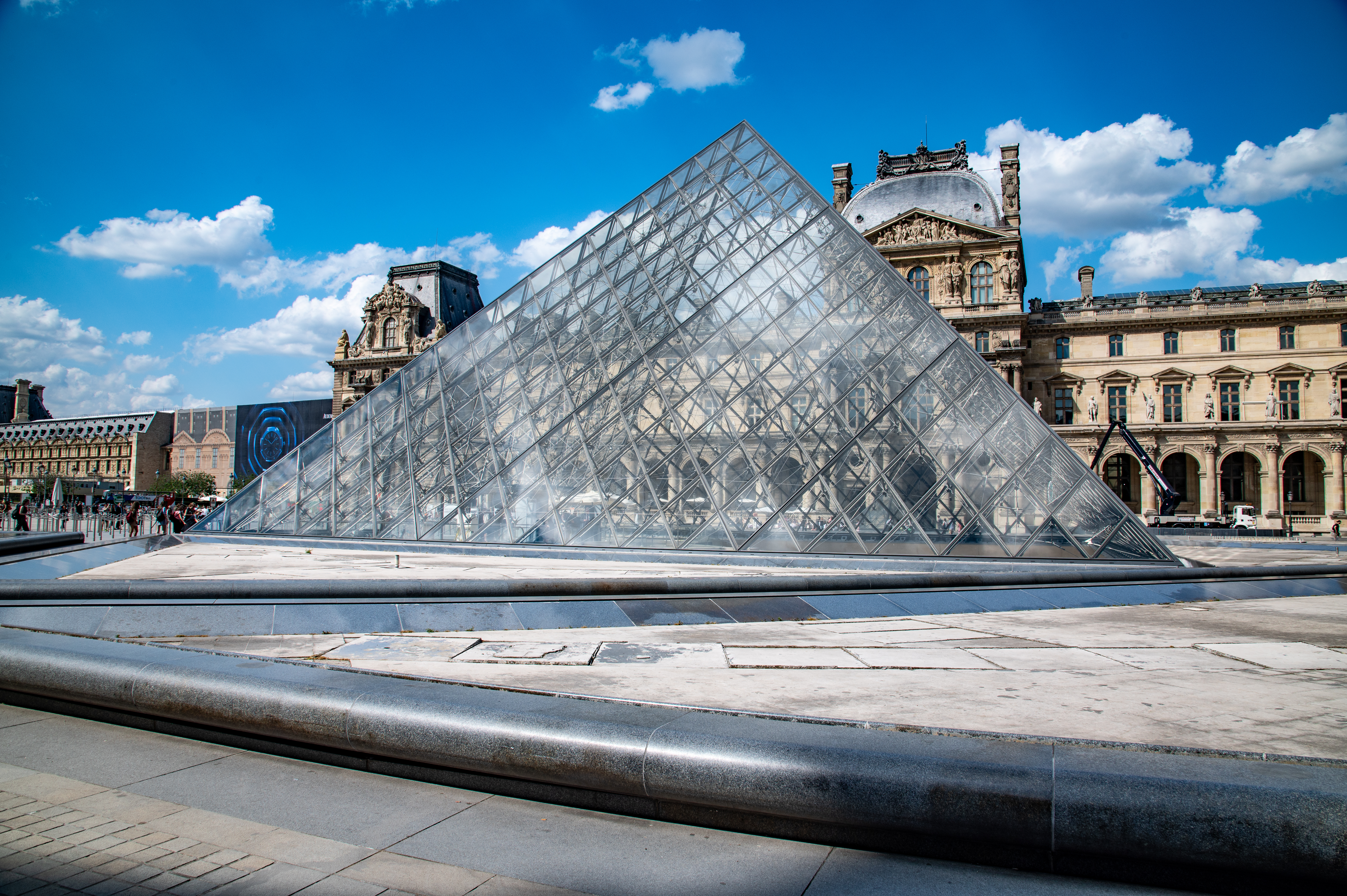 Pyramide_du_Louvre_D780_05172022_263.jpg