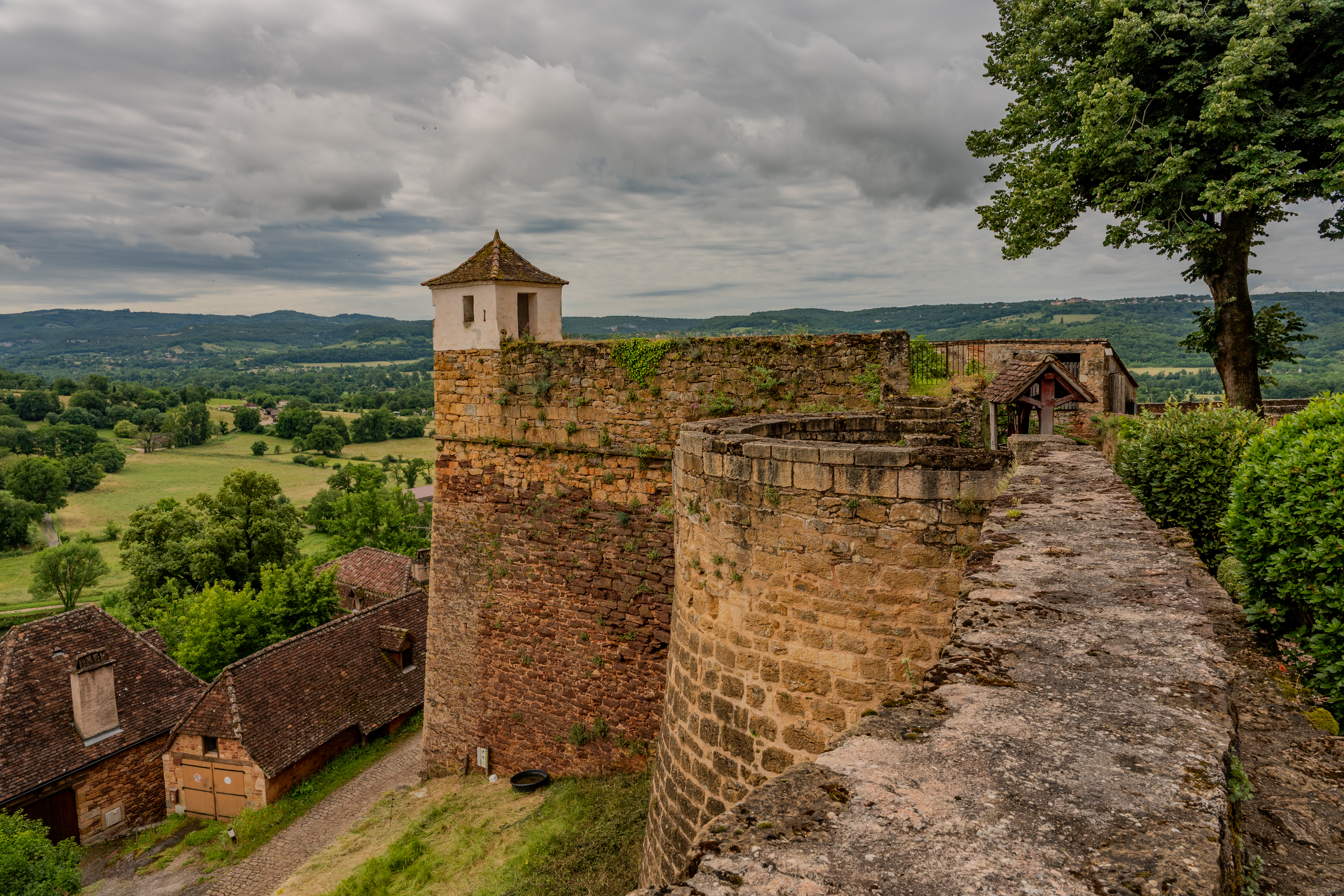 link to page Château de Castelnau-Bretenoux