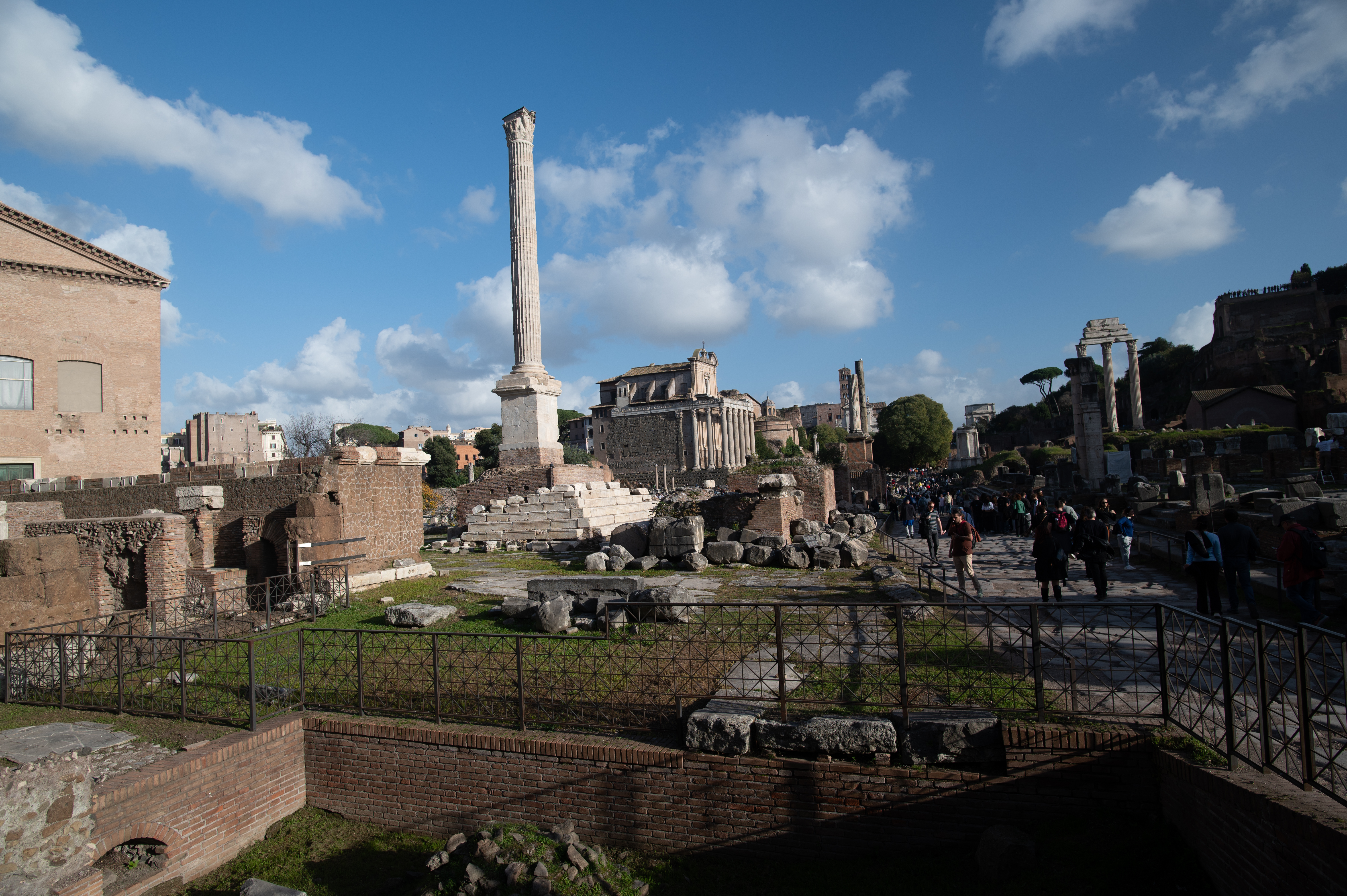 link to page AncientRomeForo3Vestals.html