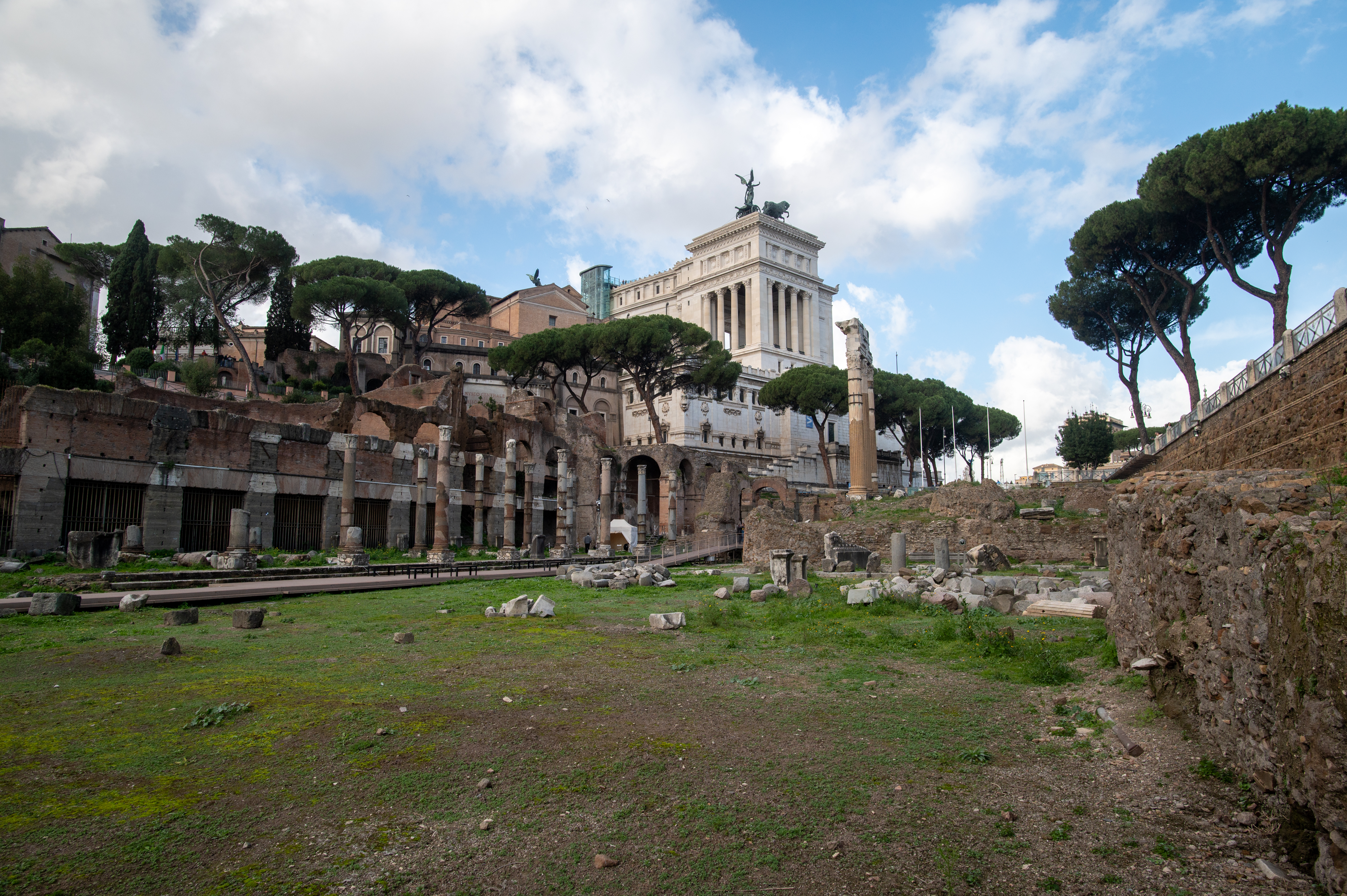 link to page AncientRomeForo2Imperiali.html
