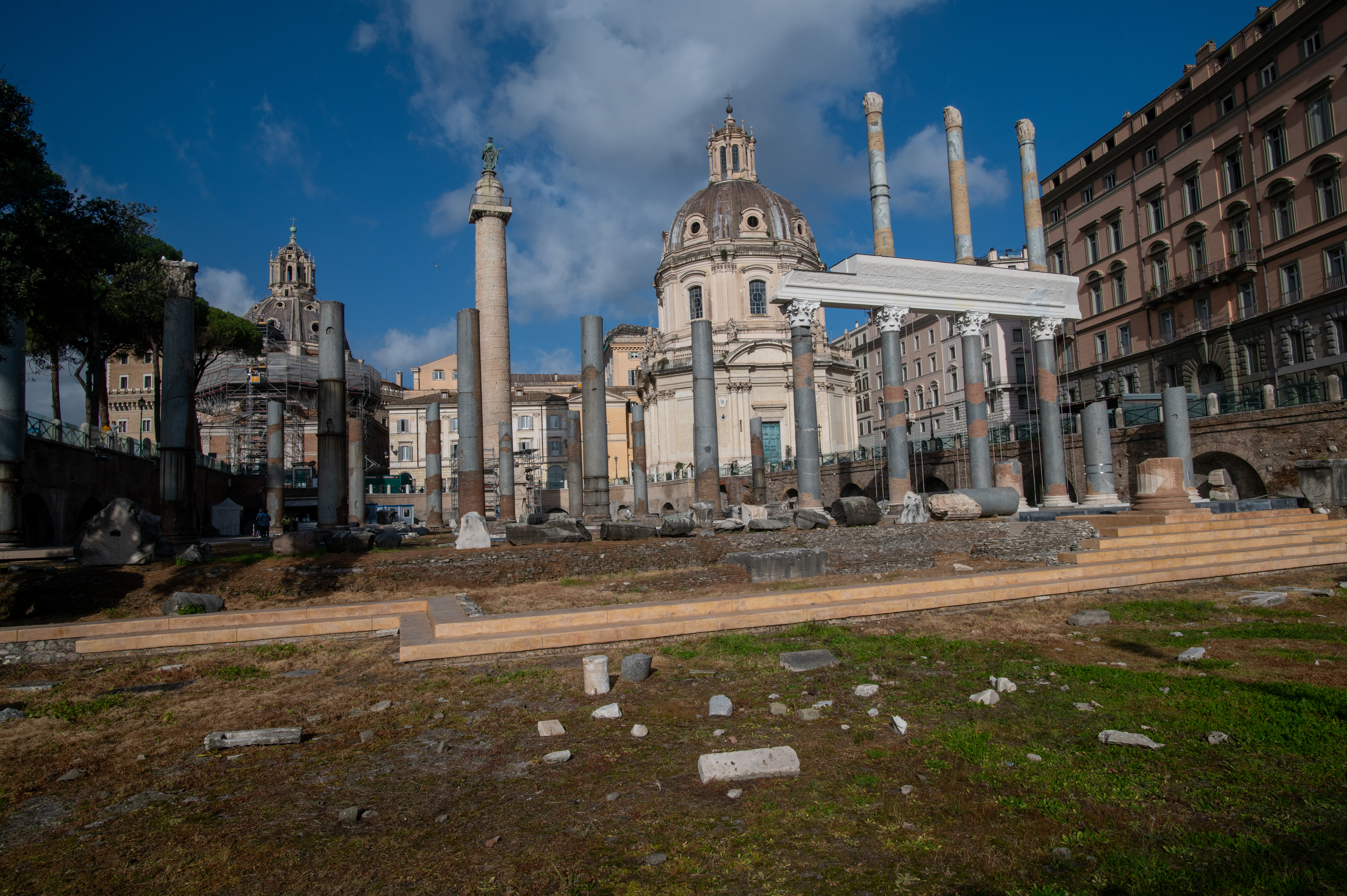 link to page AncientRomeForo2Imperiali.html
