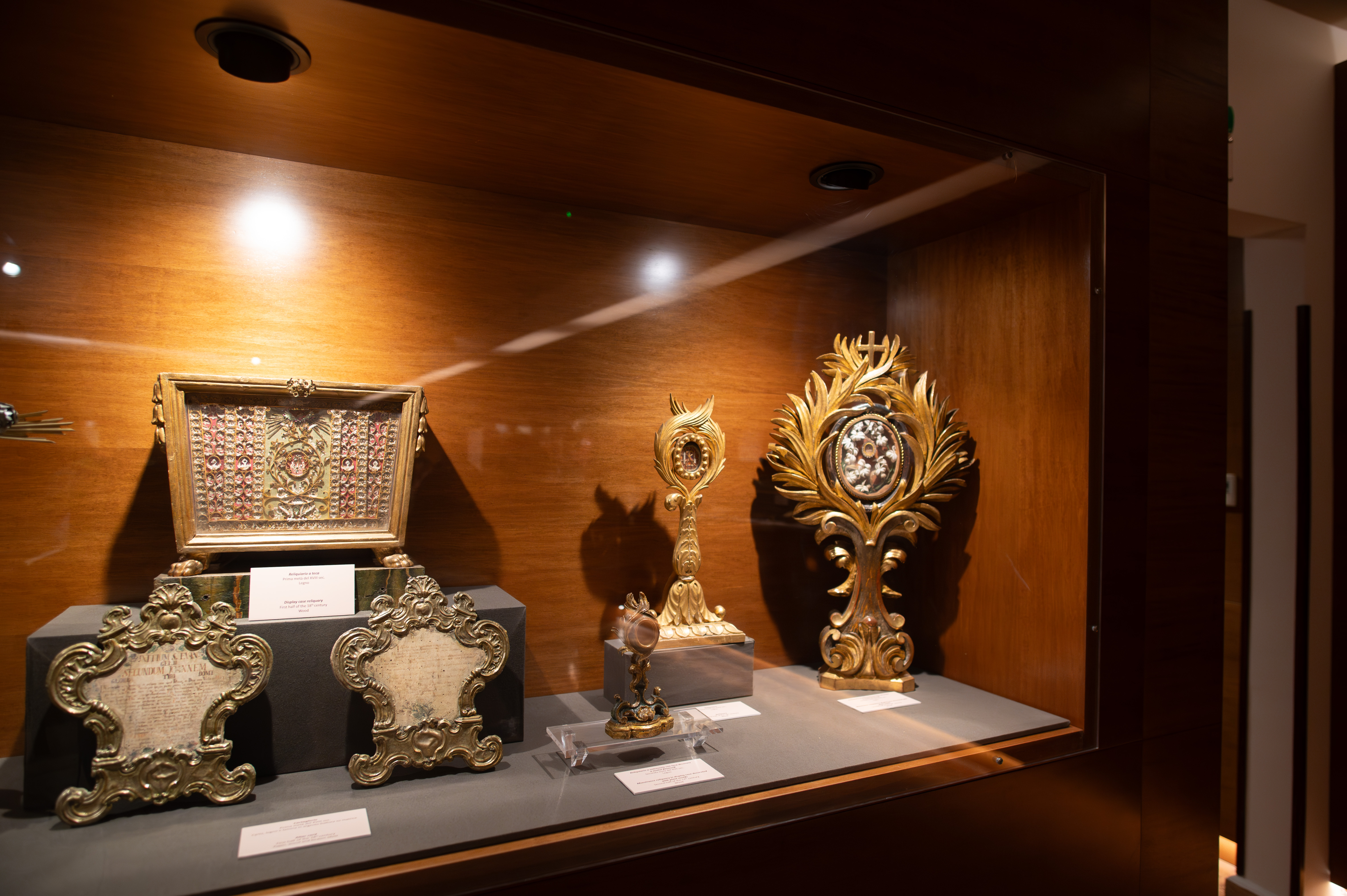 display cabinet