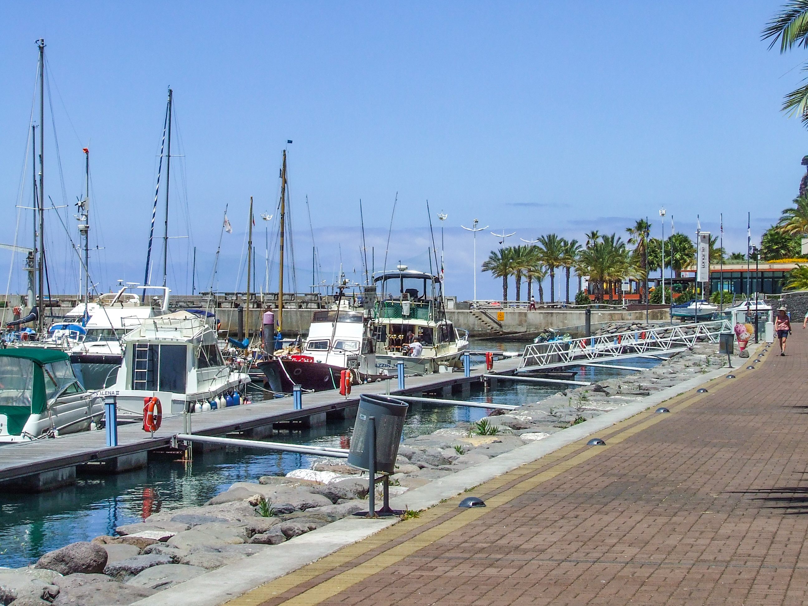 a marina with various boats docked along the waterfront