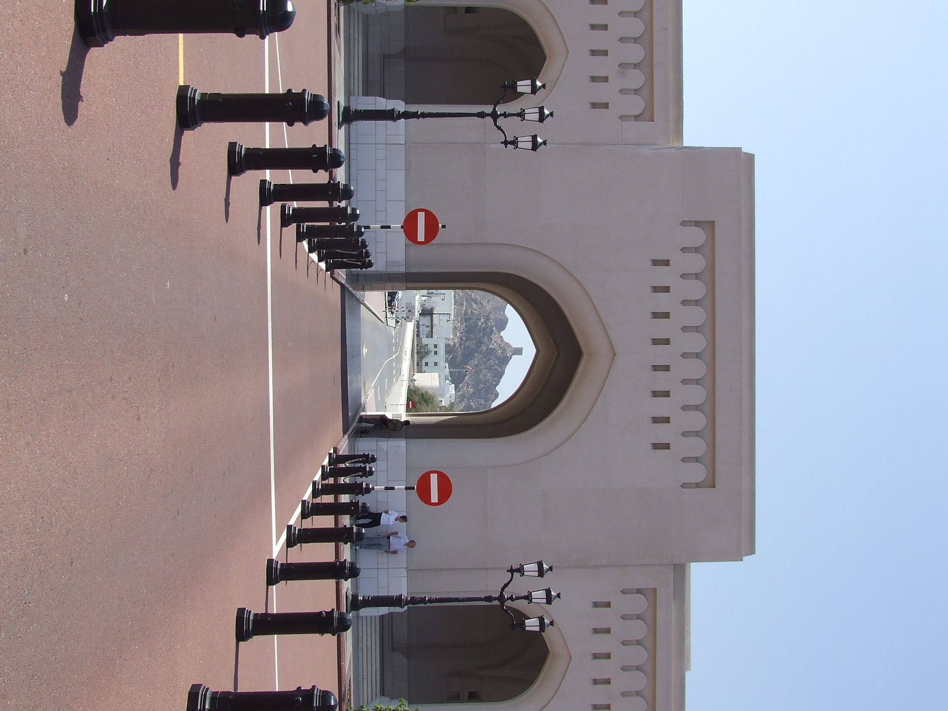 Al Alam Palace approach