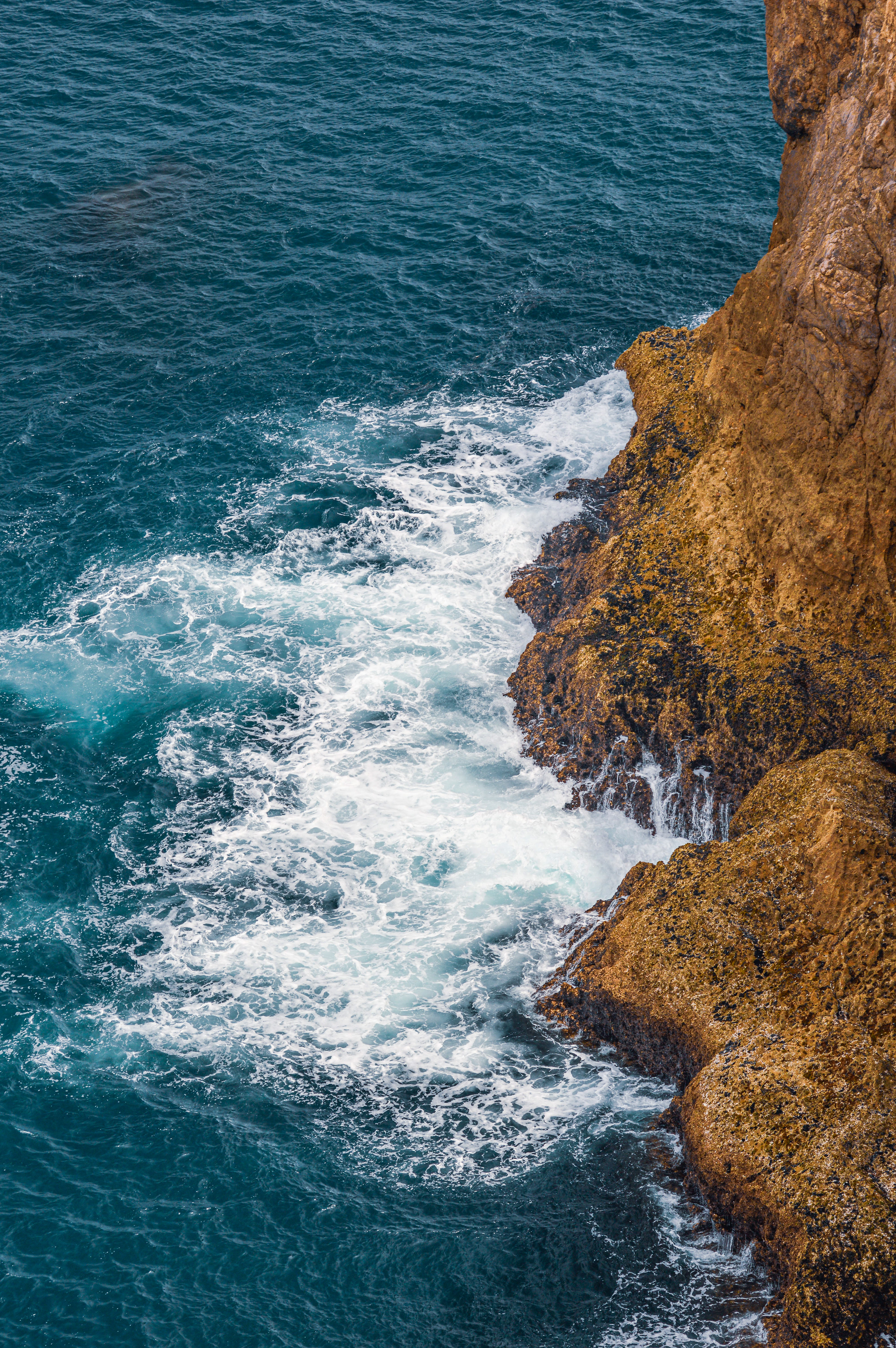 waves are crashing against the rocks