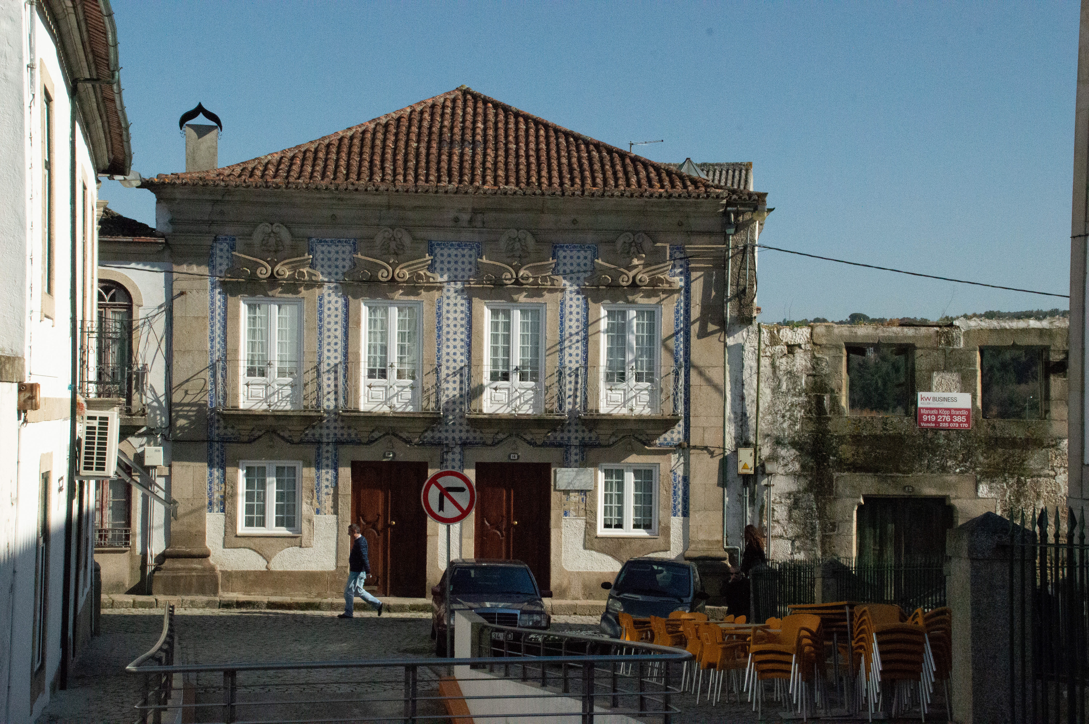 ecorative blue and white tile work