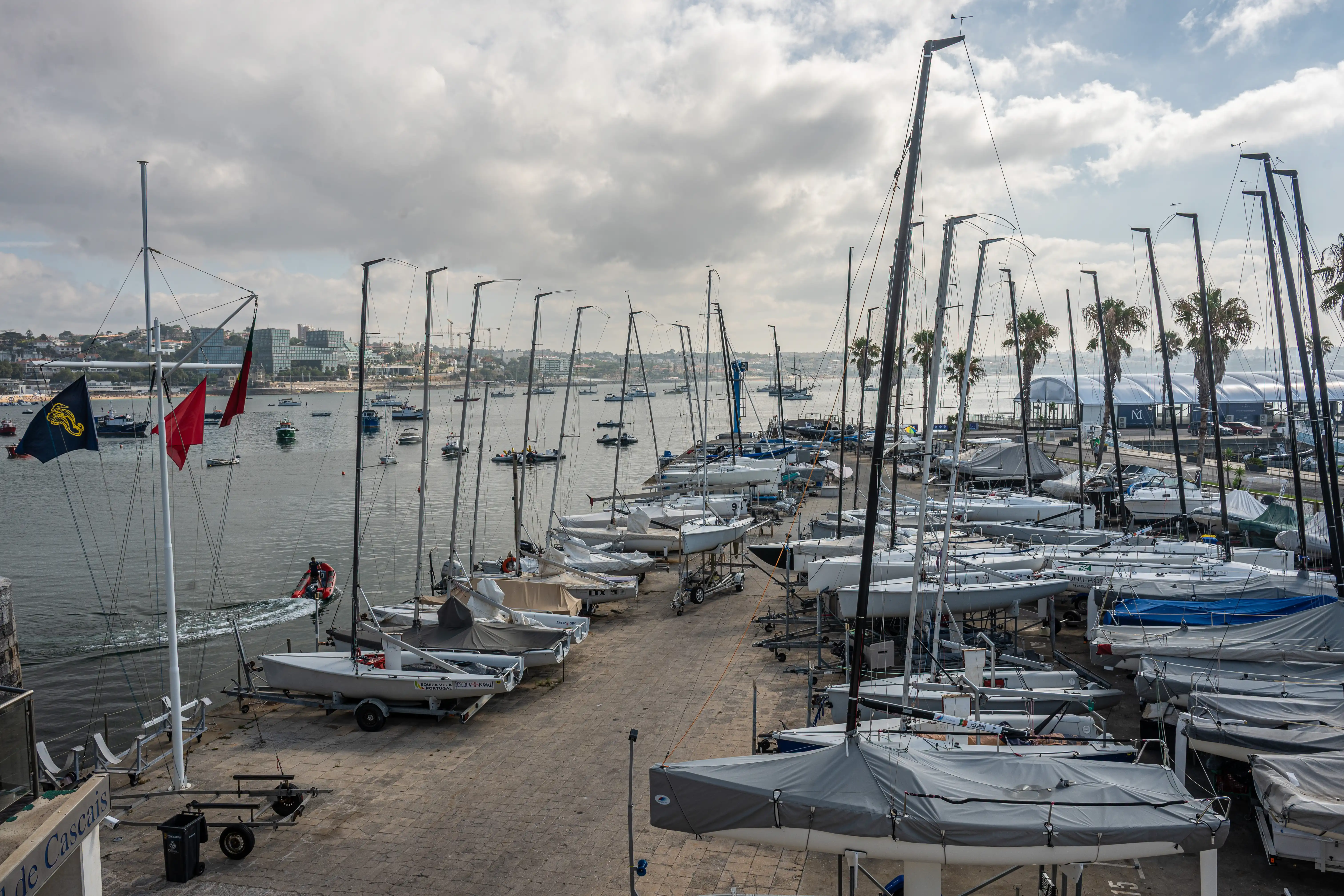 image link to https://www.mgaylard.co.uk/Portugal/cascaismarina.html