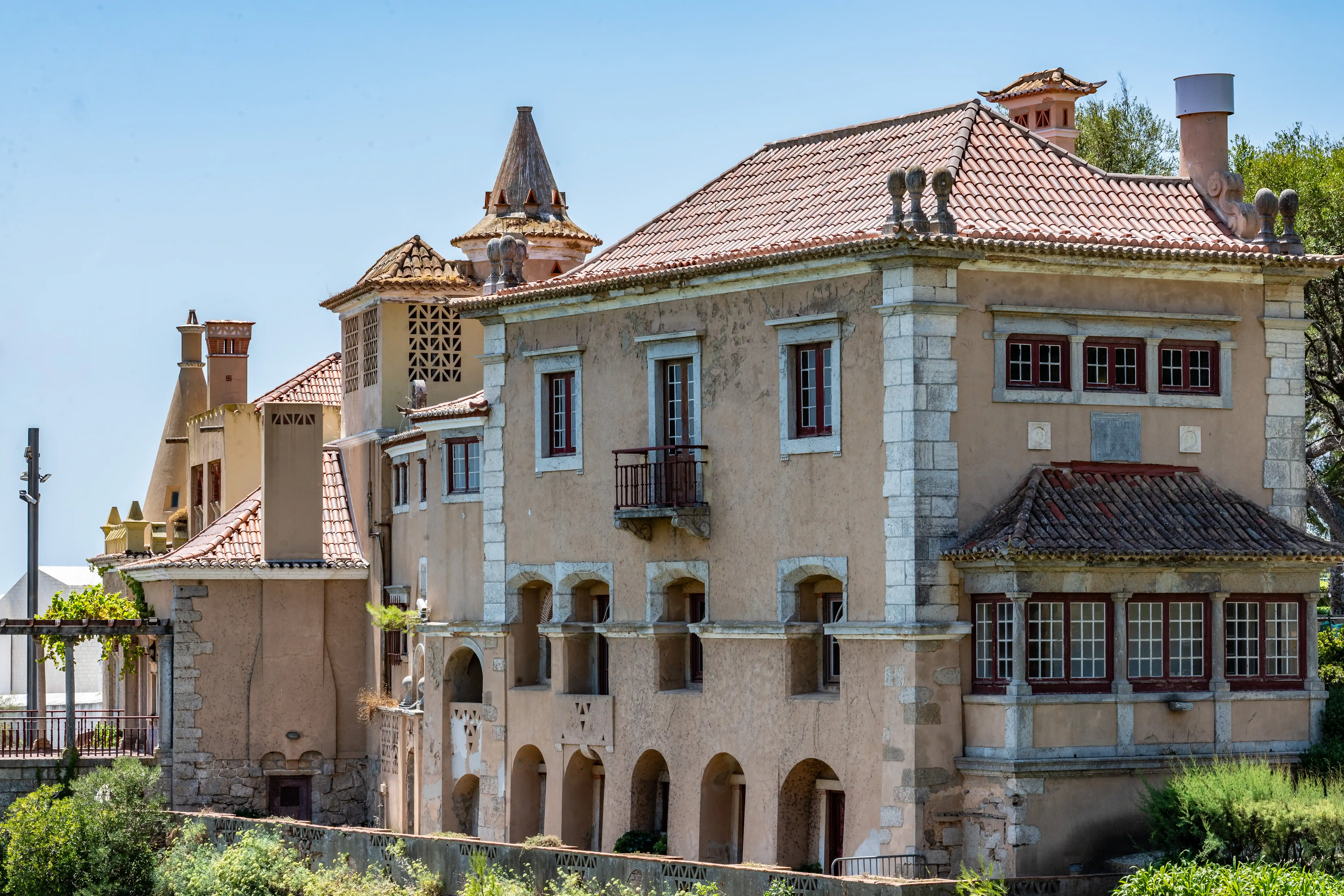 image link to https://www.mgaylard.co.uk/Portugal/cascaismuseo.html