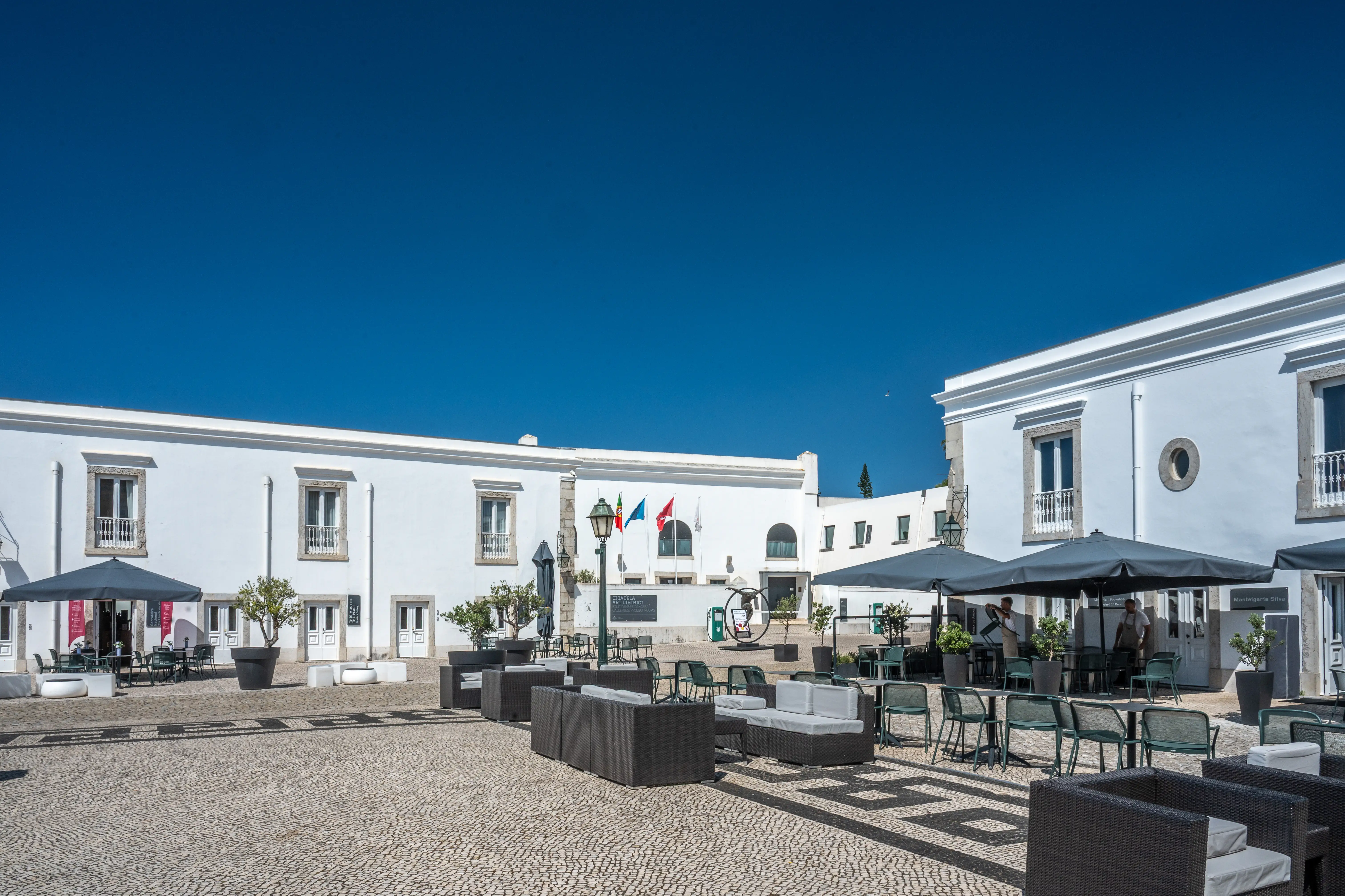 image link to https://www.mgaylard.co.uk/Portugal/cascaispalacio.html