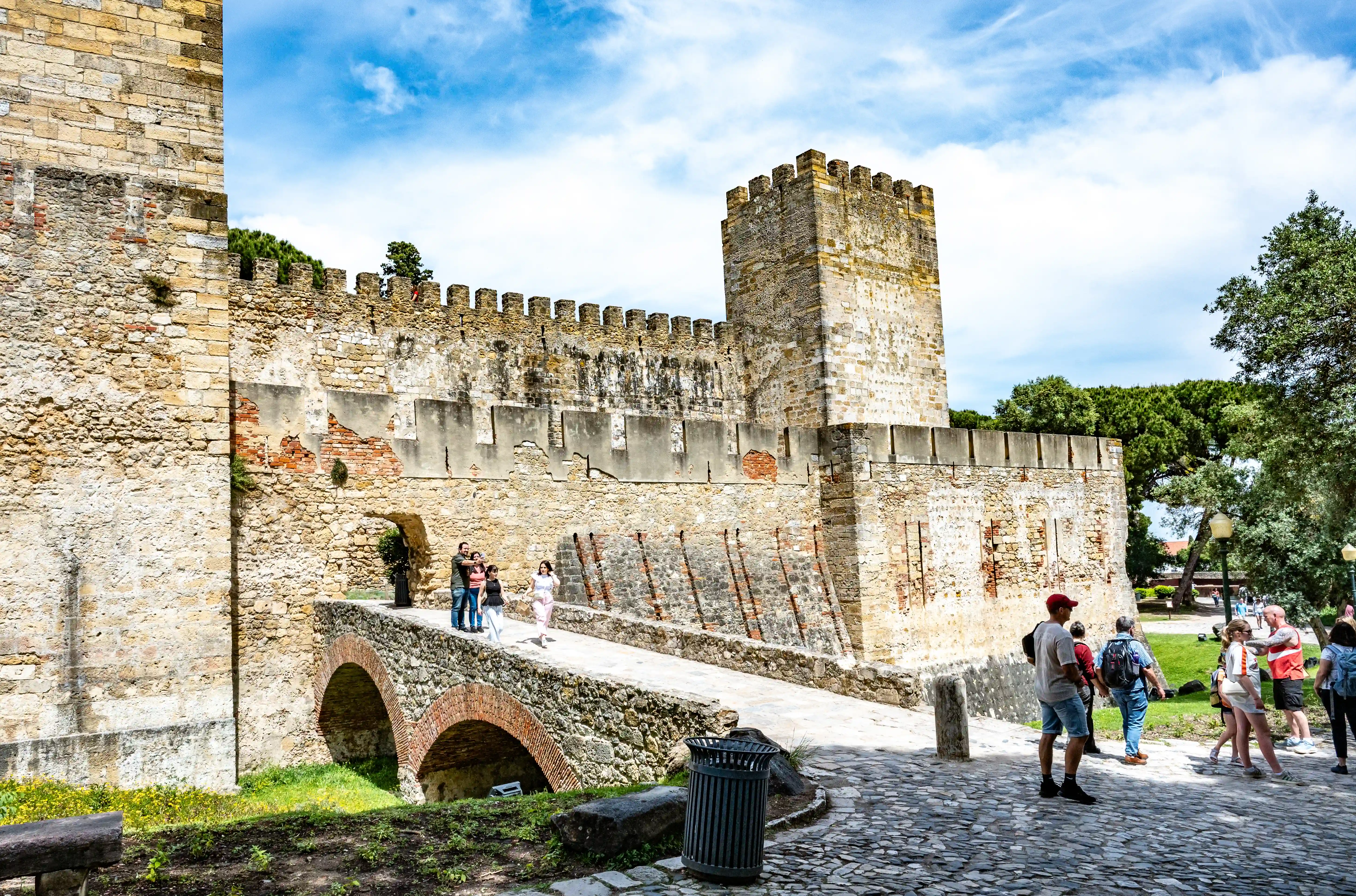 image link to https://www.mgaylard.co.uk/Portugal/lisboncastelo.html