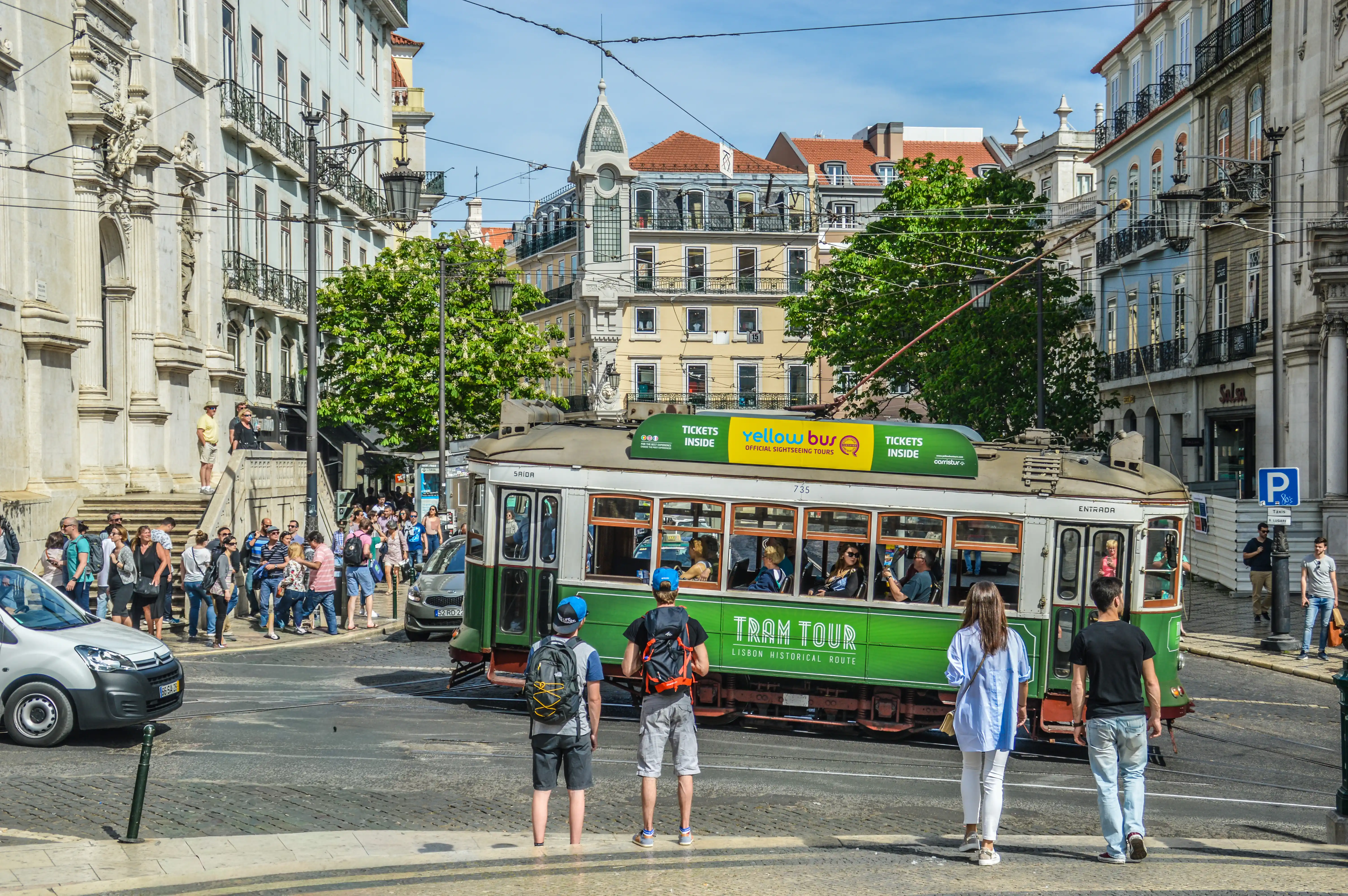 image link to https://www.mgaylard.co.uk/Portugal/lisbonchiado.html