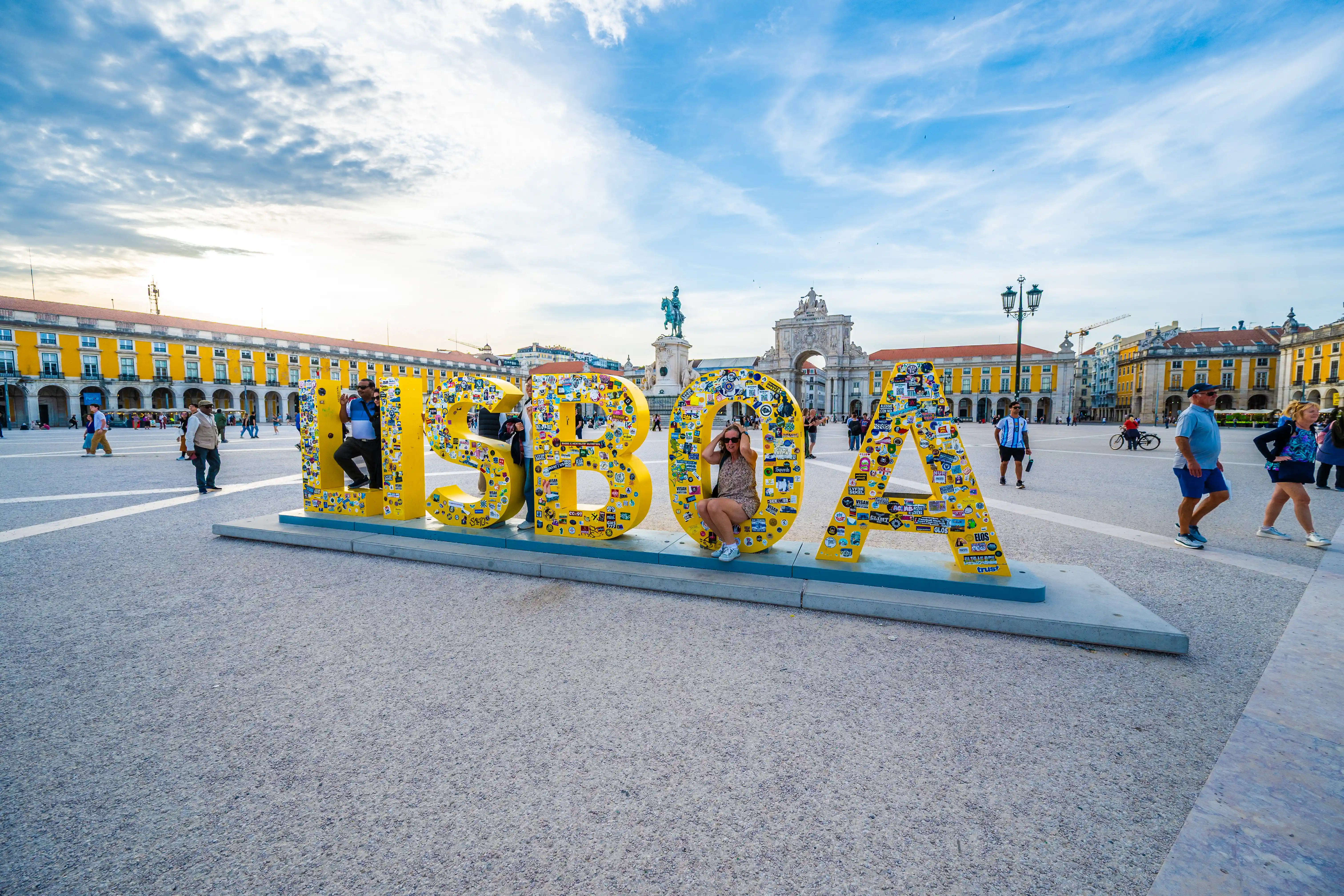 image link to https://www.mgaylard.co.uk/Portugal/lisboncommercio.html