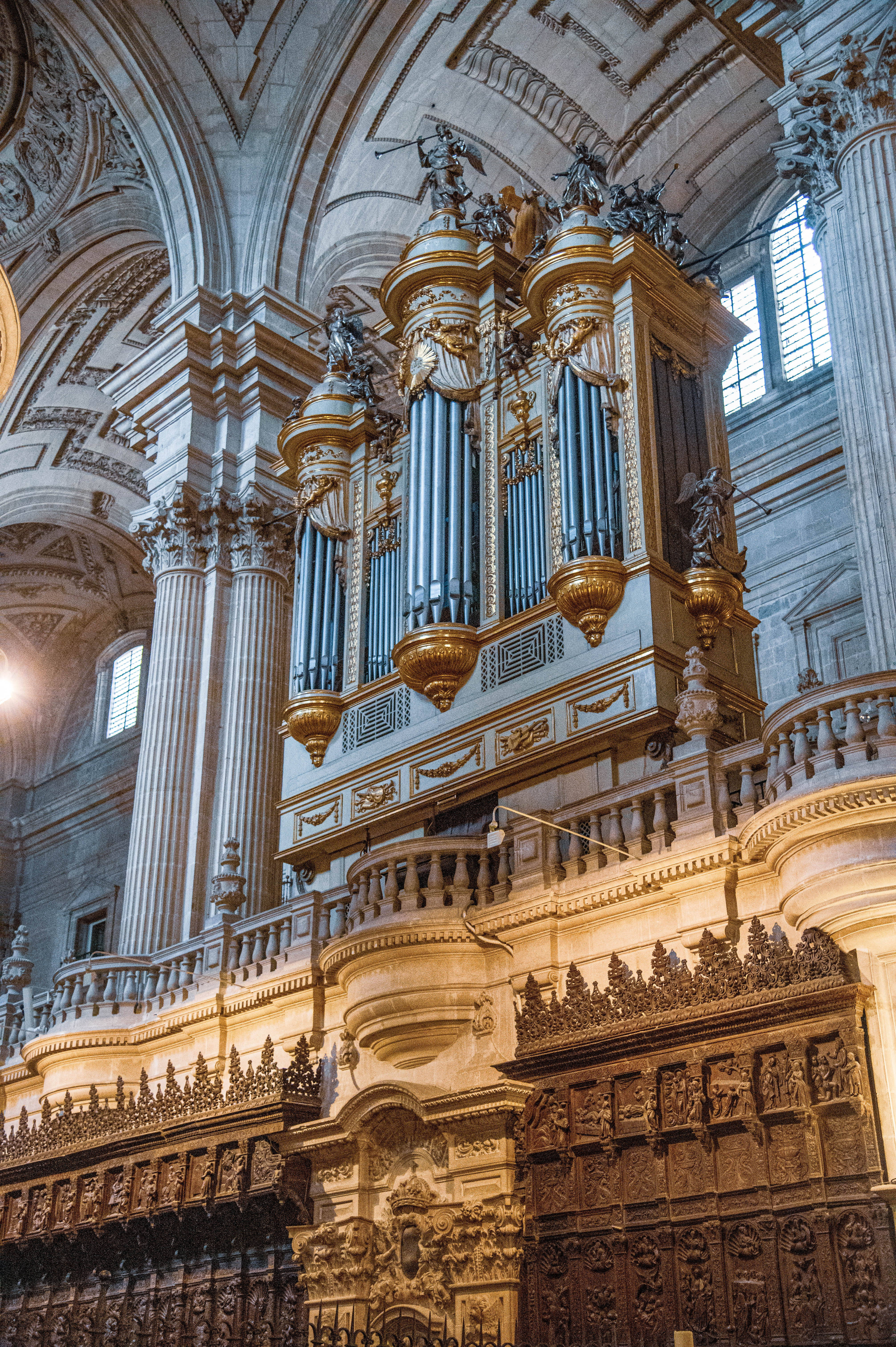 a large, ornate pipe organ