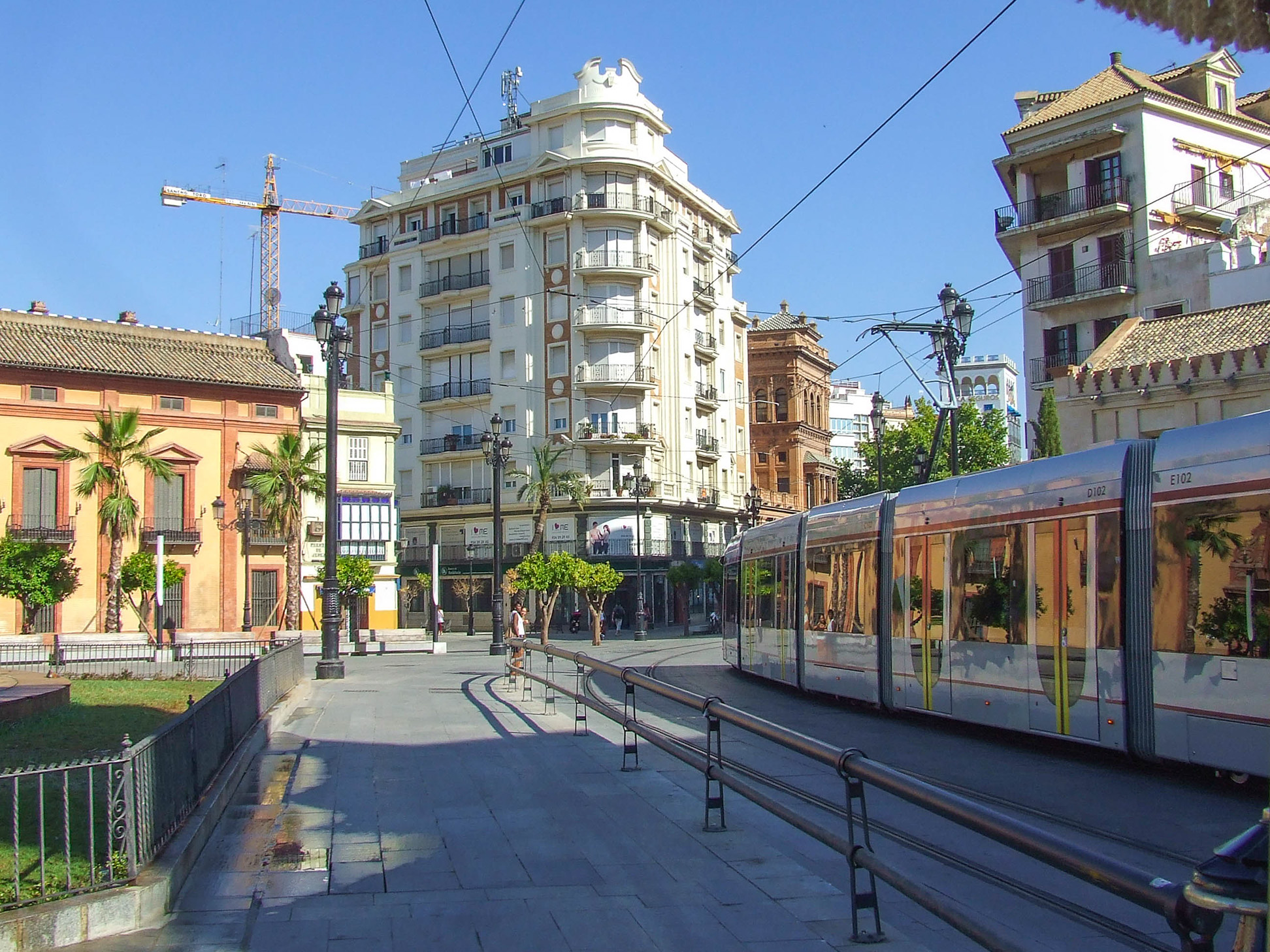 Near the Fuente de Híspalis de Puerta de Jerez