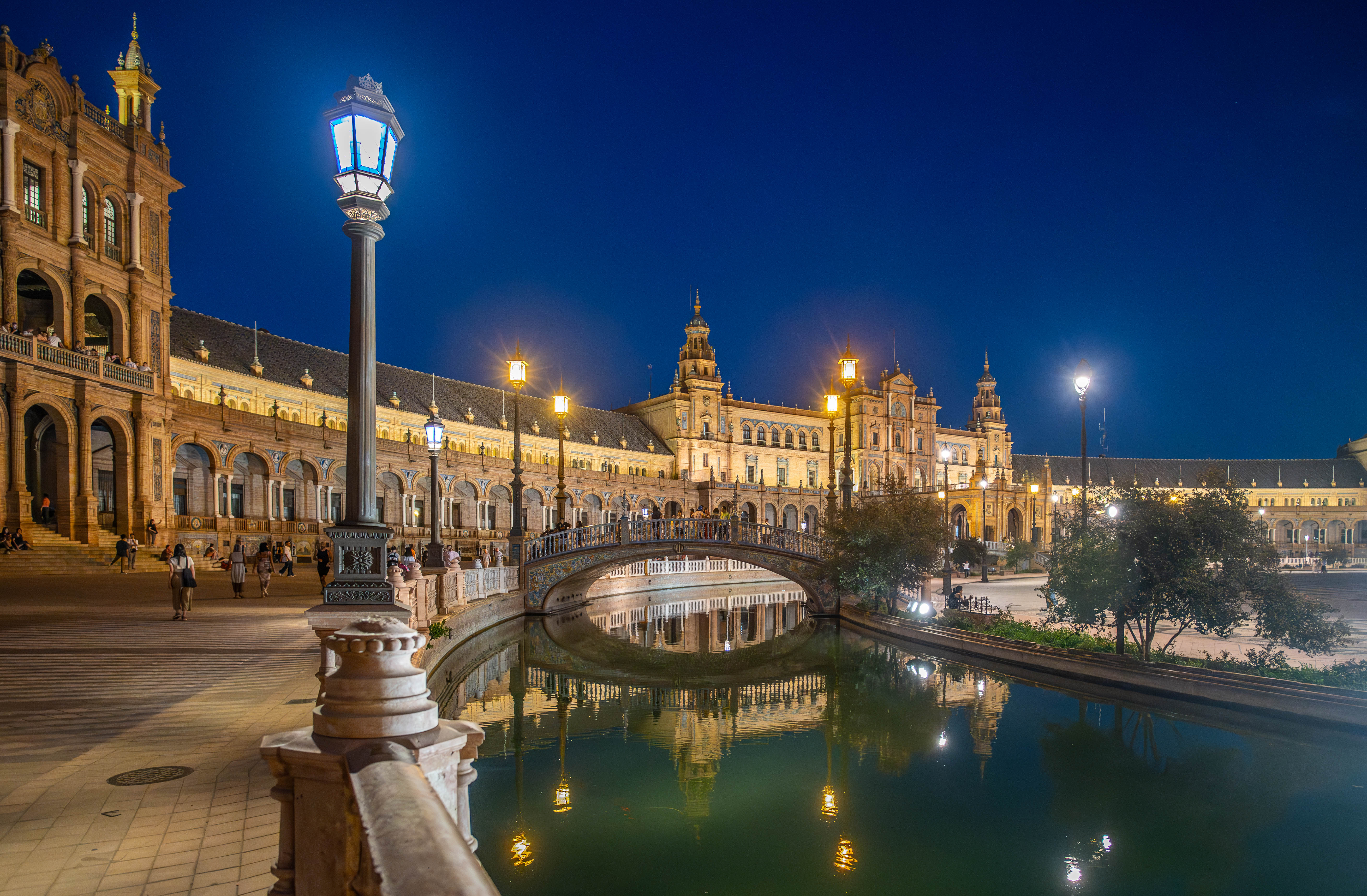 Plaza de España illuminated at night