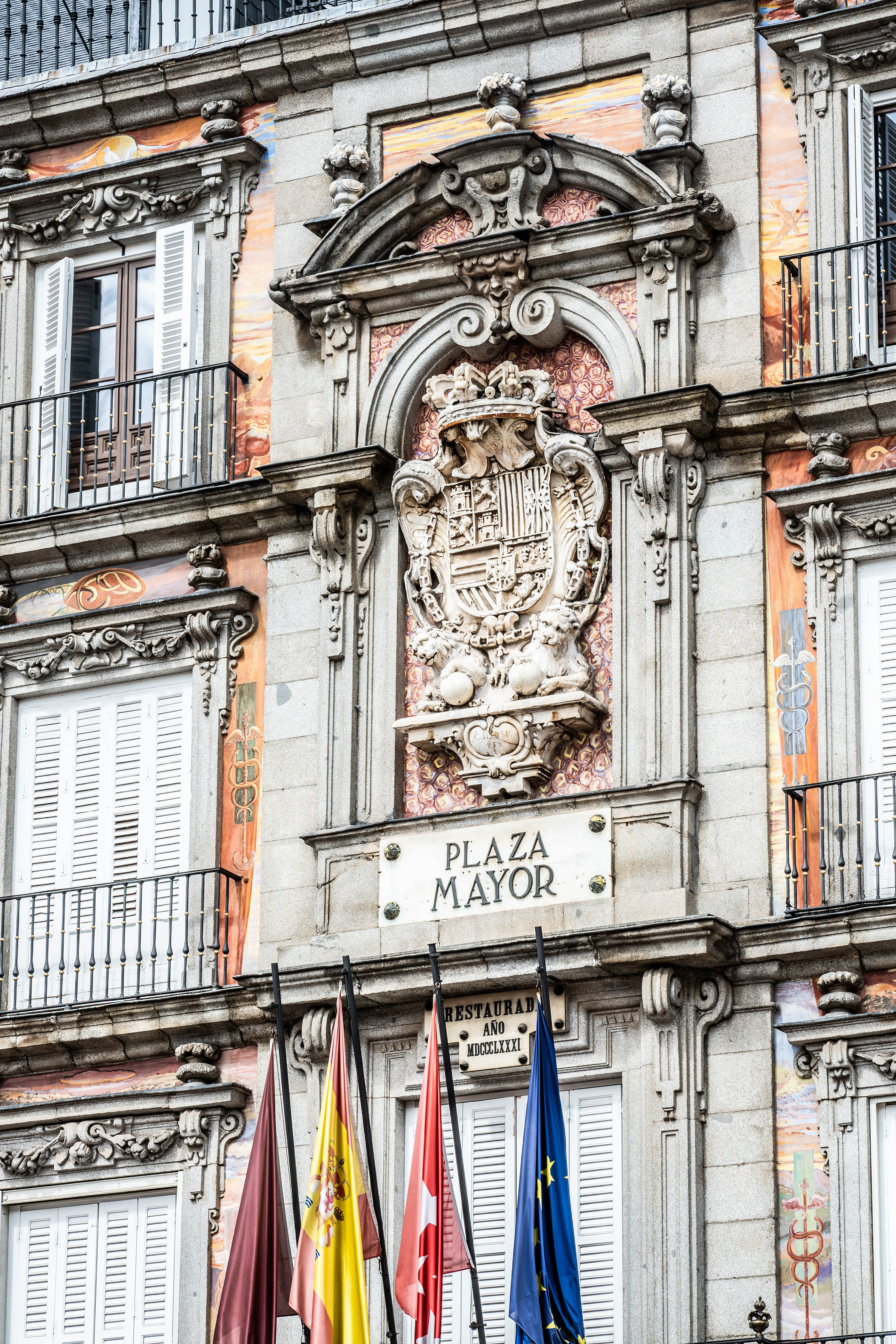 coat of arms with the Spanish royal insignia