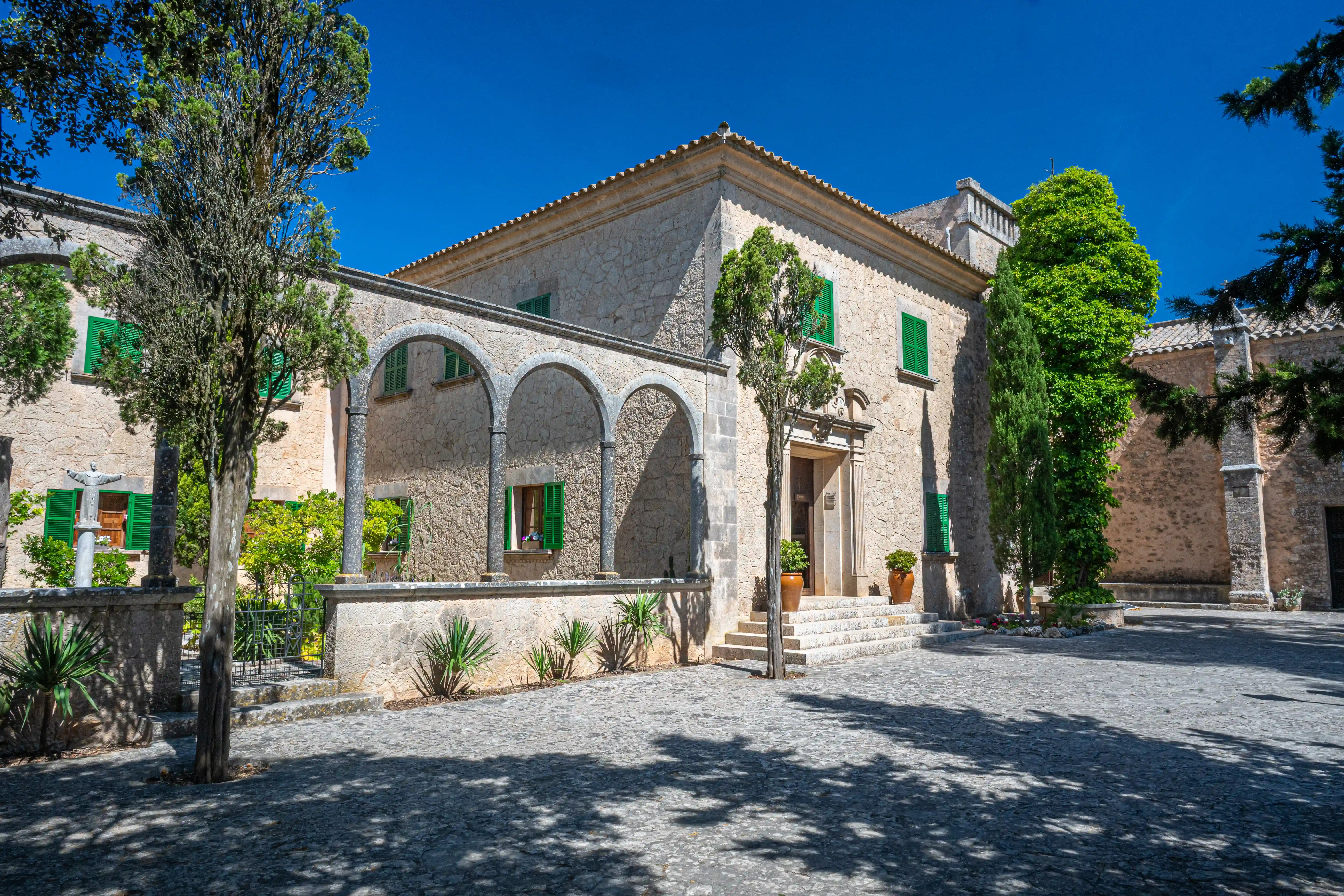 image link to https://www.mgaylard.co.uk/Spain/mallorcaalgúdia.html