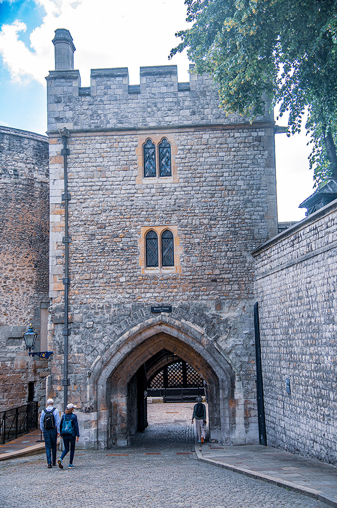 A Glimpse of London's Storied Past: The Tower of London This image transports us to a place steeped in centuries of British history, a sentinel of stone that has witnessed empires rise and fall. We are presented with a view of a robust stone gateway, a portal to a realm of ancient fortifications.