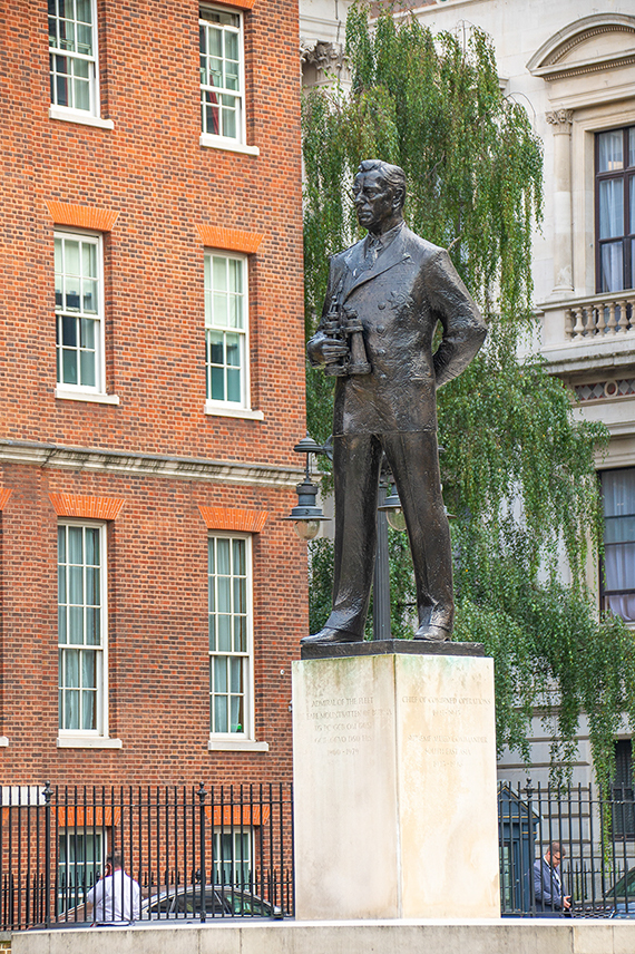 Statue_of_the_Earl_Mountbatten_DSC_8585.jpg