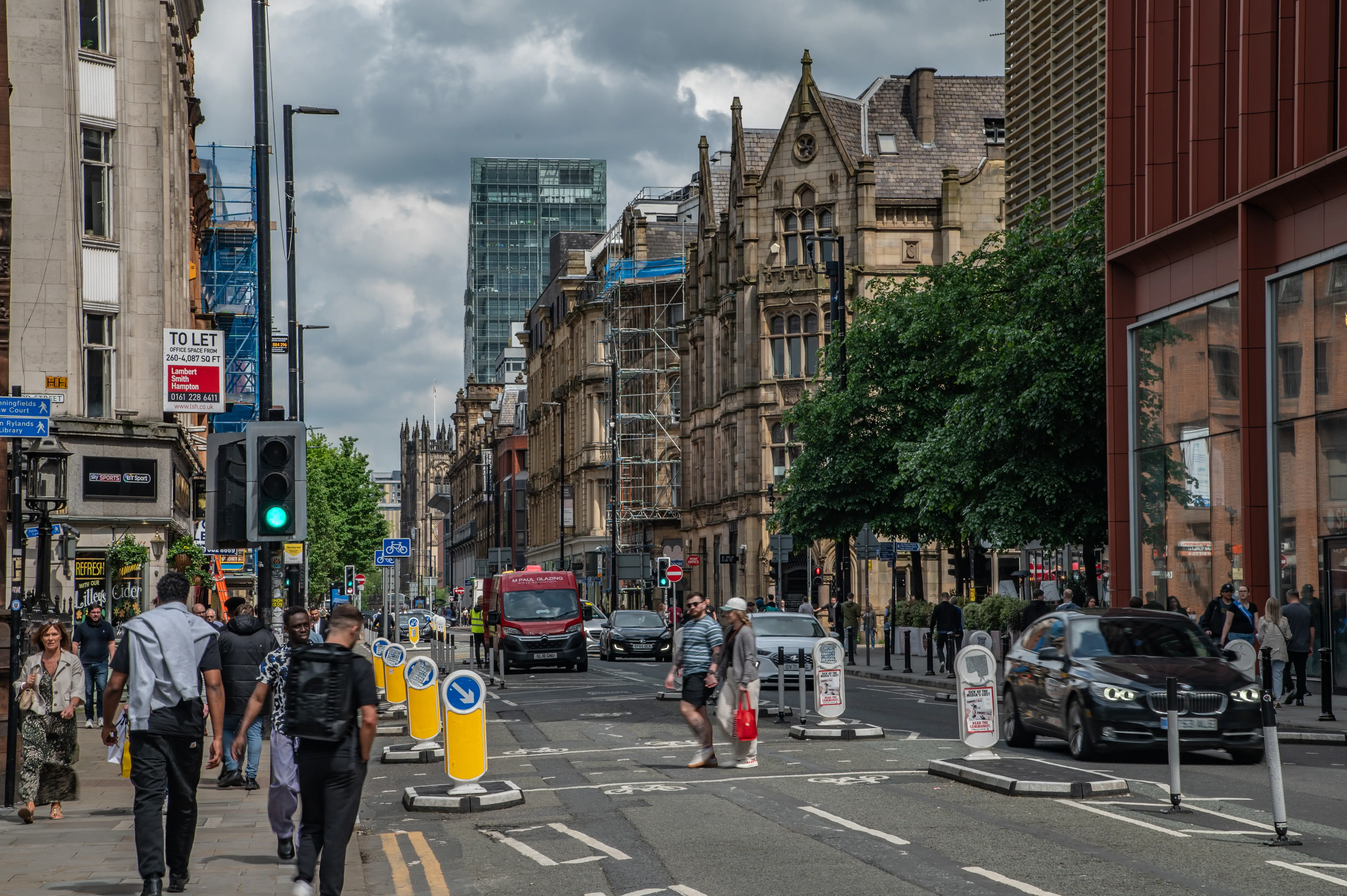 image link to https://www.mgaylard.co.uk/UKGallery/ManchesterDean.html