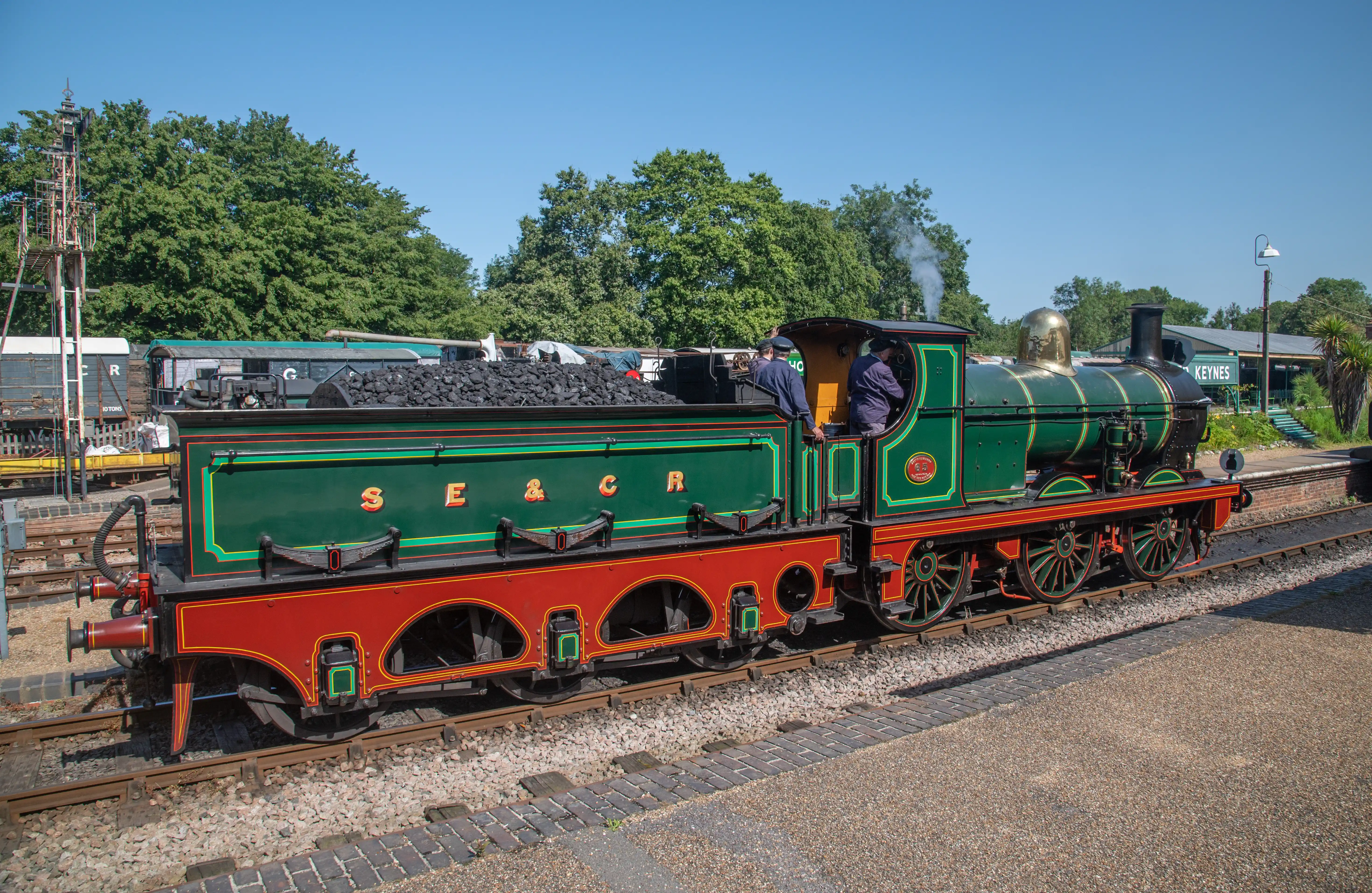 A green and red steam locomotive with the lettering &laquo;S.E. & C.R.&raquo